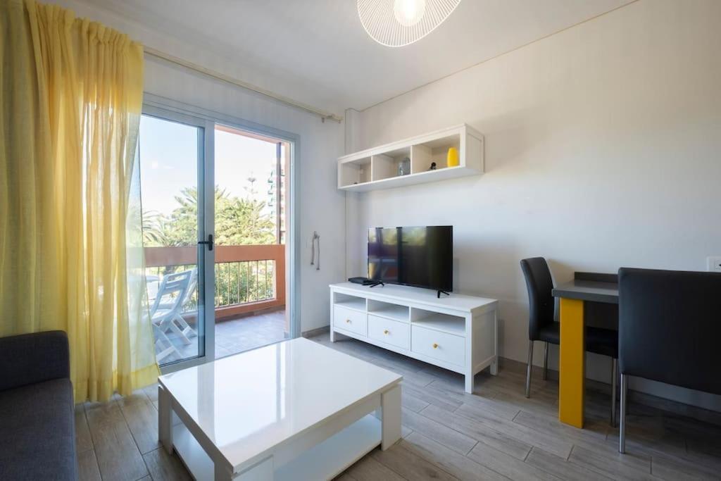 Appartamento With Balcony And Swimming Pool