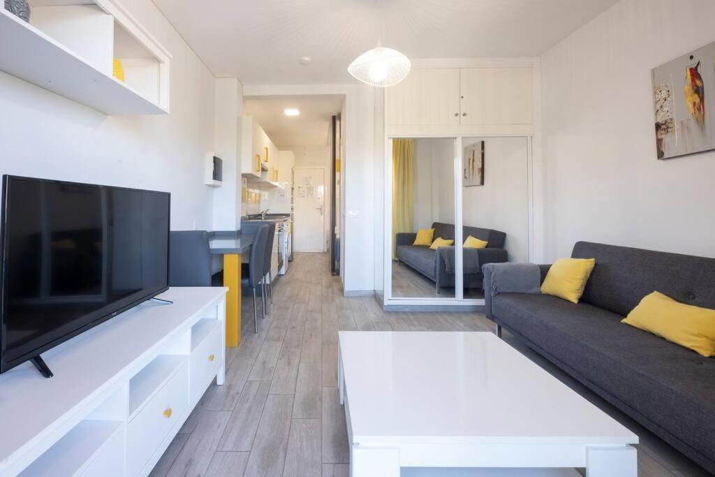 Appartamento With Balcony And Swimming Pool